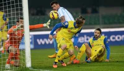 HOROR: Evra pocepao glavu fudbaleru Kjeva (VIDEO)