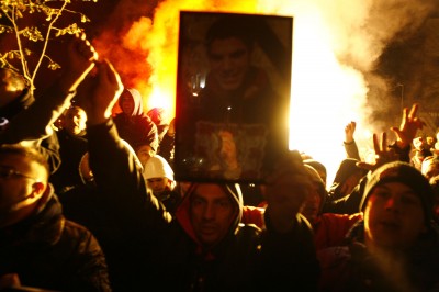 ‘SRPSKA ATINA’ SVETLA OBRAZ PRESTONICI I SRBIJI: U Novom Sadu paljenje sveća za Marka