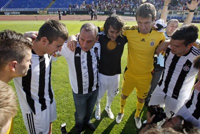 FUDBALSKO ČUDO ‘KROZ UŠI’: Kako je ‘projektil’ u 90. minutu rastužio bivšeg trenera Partizana (VIDEO)