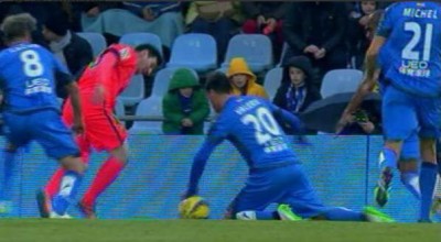 OVO NIJE PENAL? Sudija oštetio Barselonu (VIDEO)