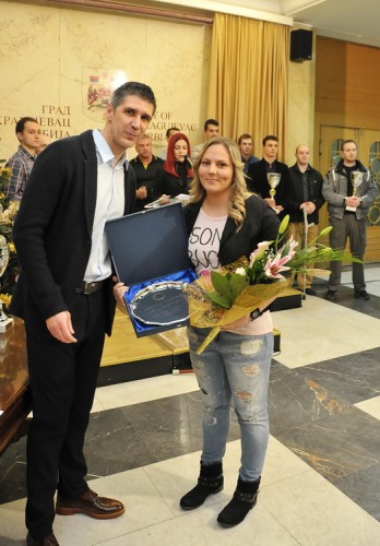 KRAGUJEVAC IZABRAO NAJ SPORTISTU: Priznanje u rukama Jovane Risović (FOTO)