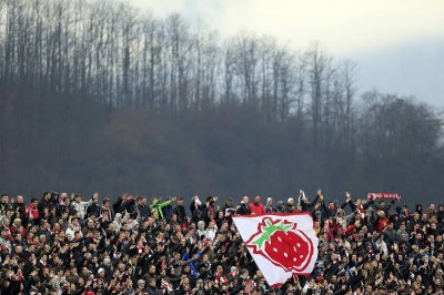 FOTOGALERIJA: Tužna lica fudbalera Zvezde, navijač oteo dres Lazoviću!