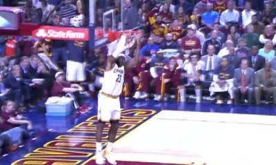 ŠOU-TAJM: Lebron Džejms ‘pokorio’ obruč (VIDEO)