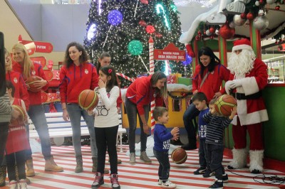 ZA PRIMER: Ženska košarkaška reprezentacija u druženju sa najmlađima (FOTO)