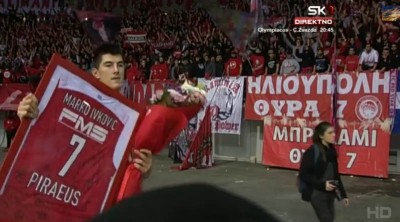 BRATSTVO NA DELU: Mitrović dobio dres sa Markovim imenom, odjekuju Zvezdine pesme (VIDEO)