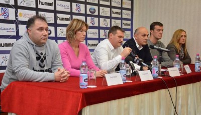 NEMA POTRESA: Predsednik RSS stao u zaštititu selektora i rukometašica