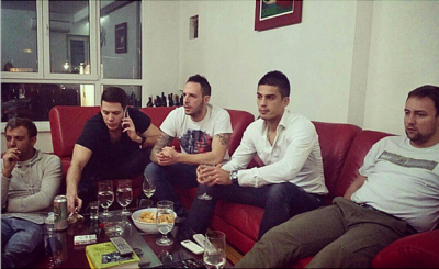 VATRENI DELIJA: Vujdain Savić sa drugarima proslavio plasman Zvezde u TOP 16! (VIDEO)