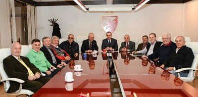 PIŽON, KARASI I KALABIĆ PRAVE SPEKTAKL: Bečlije će uživati u fudbalskim majstorijama legendi!