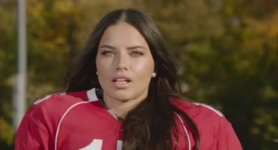 SEKSI NAJAVA ZA SUPERBOL: Adrijana Lima u ulozi kvoterbeka (FOTO) (VIDEO)