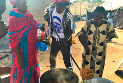 DELIJE DAKAR: Mbođ organizovao pravu navijačku grupu u glavnom gradu Senegala (FOTO)