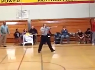 SUDIJA BIZNISMEN: Umesto pištaljke – telefon na utakmici! (VIDEO)