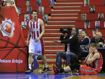 POMEŠAO SPORTOVE: Kad Kalina deli ‘banane’ kao da smečer poentira (VIDEO)