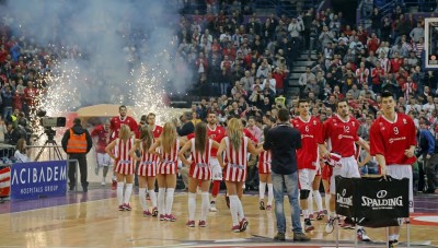 CRVENO-BELA VLADAVINA: Samo navijačice Olimpijakosa bolje od Zvezdinih u prvoj rundi