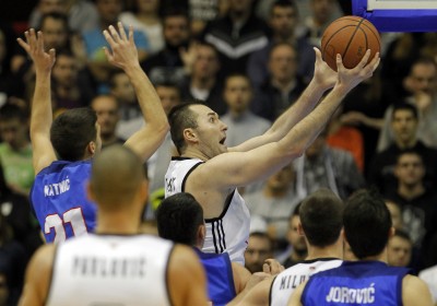 AVANGARDNI GROBARI: Našli način da spreče Vujoševića da ‘davi’ (FOTO)