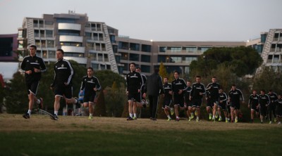UZ PRATNJU POLICIJE: Crno-beli stigli u Belek i već odradili trening oporavka (VIDEO)