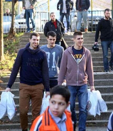 PECKANJA: Kad ‘Grobari’ čestitaju rođendan igraču Zvezde! (FOTO)