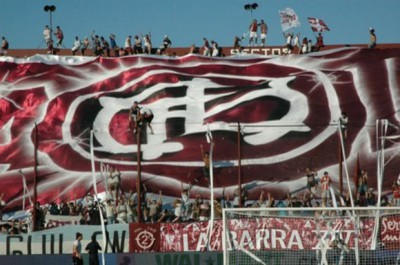 TEORIJA HAOSA: ‘Pobili se’ ko će do lopte, a onda je uterali u mrežu (VIDEO)