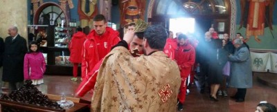 BOŽE, POMOZI: Fudbaleri Radničkog se pričestili pred meč sa Zvezdom (FOTO)