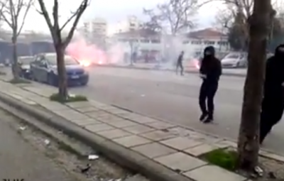 LUDILO U SOLUNU: Grobari sa navijačima PAOK-a u ratu s policijom (VIDEO)