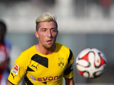 DRAMA NA LETU ZA TORINO: Igrač Borusije se onesvestio, iz aviona iznesen u kolicima!