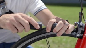 INOVACIJE ZA BICIKLISTE: Popravite probušenu gumu bez skidanja točka! (FOTO) (VIDEO)