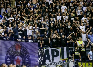 FUDBALER JE OVO JEDVA ČEKAO: Supruga snimala atmosferu u punom Pioniru (FOTO)