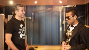 NEKADA BRANILI BARSIN GOL, A DANAS U DUETU: Pinto i Dani Alveš u muzičkom hitu! (VIDEO)