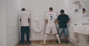 TRAGIKOMEDIJA: Kako se Ronaldo ponaša u stvarnom životu? (VIDEO)