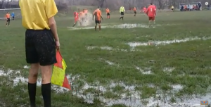 SRBIJO, ZEMLJO FUDBALA: Šta mislite kojim je rezultatom završena utakmica na ovakvom terenu? (VIDEO)