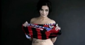 AUH, KOLEGINICE: Ispunila obećanje – striptiz zanosne kolumbijske novinarke (VIDEO)