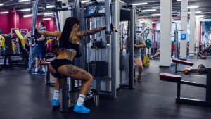 NIKOGA NE OSTAVLJA RAVNODUŠNIM: Zamislite da vam je Anđelika trener?! (VIDEO)