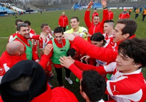 KADA U GOSTE DOĐE ZVEZDA: Crveno-belo druženje na Borskom jezeru – ko je bio najveći hit? (FOTO)