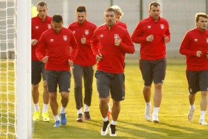 VRUĆA GLAVA: Mitrović krenuo u obračun, a spasio ga protivnik – i to Srbin! (VIDEO)