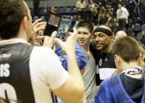 NOVI NAČIN POMOĆI: Ljubimci Grobara i na maskama za telefone (FOTO)