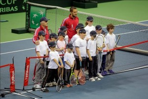 MALIŠANI ODUŠEVLJENI: Školica tenisa u Kraljevu za vreme Dejvis kupa (FOTO)