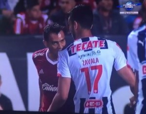 KAO SUAREZ I BANE: Novi ugriz u svetu fudbala, tragikomično ponašanje ‘žrtve’! (VIDEO)