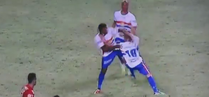 STRAŠNO: Pogledajte tuču saigrača u Brazilu (VIDEO)