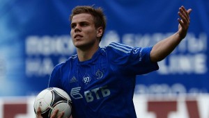 POSTOJI LI BOLJA MOTIVACIJA? Fudbaleru OVA dama obećava 16 SATI seksa ukoliko… (FOTO)