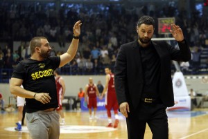 NOVE RUŽNE SCENE: Tuča košarkaša FMP-a i Vojvodine, Novosađani slavili sa igračem manje!