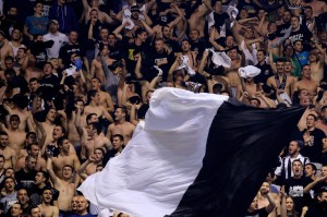 UMALO INCIDENT: Navijač se uneo u facu Mitroviću