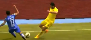 NIJE ZA ONE SA SLABIJIM STOMAKOM: Od ove povrede fudbalera Viljareala svima podilazi jeza (VIDEO)