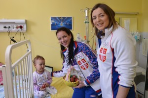 DIVNA AKCIJA: Jelača i Bogdanovićeva obišle ‘Zvončicu’ i Institut za majku i dete i delile jaja