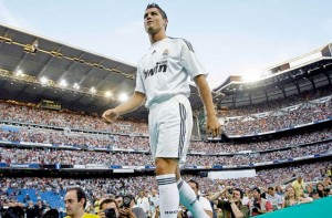 GLUPOST ILI BAHATOST? Ronaldo nepromišljenim gestom uvredio veliku versku zajednicu! (FOTO)