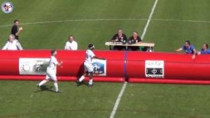 Ovaj momak je slep i ovako kontroliše loptu