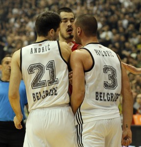 NESPORTSKI: Pavlović pesnicom u Lazićeve mošnice (VIDEO)