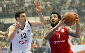 BOBI GDE TI JE SUKNJICA: Milosavljević provukao loptu kroz noge Marjanoviću pa poentirao (VIDEO)