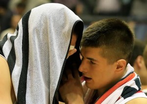 FOTOGALERIJA: Varnice, šamari, blokade, pobeda Zvezde i kapitenski potez Luke Mitrovića (FOTO)