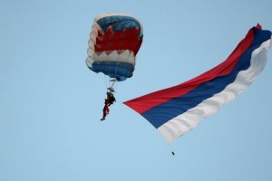 SPEKTAKL NA LISIČIJEM JARKU: Stotinu padobranaca će tri dana skakati od jutra do mraka