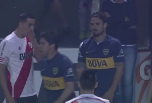 BOKA VS RIVER: Haos na argentinskom derbiju, dron, tuča, suzavac i prekid (VIDEO)