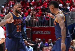 NBA: Lebron i Džej Ar isekli krila „Jastrebovima“ (VIDEO)